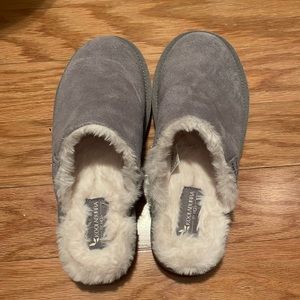 NWOT Koolaburra by UGG grey size 8 women’s slippers